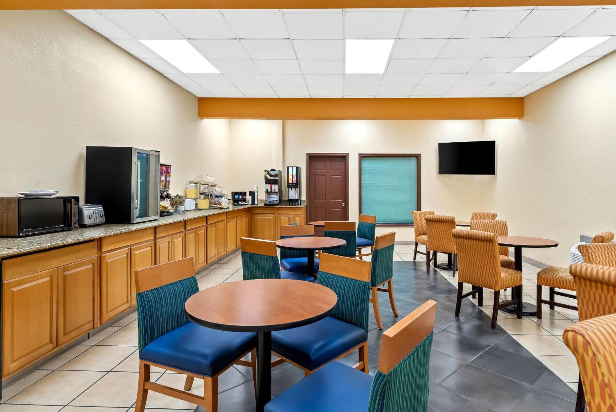 Days Inn By Wyndham Petersburg/South Fort Lee Eksteriør bilde