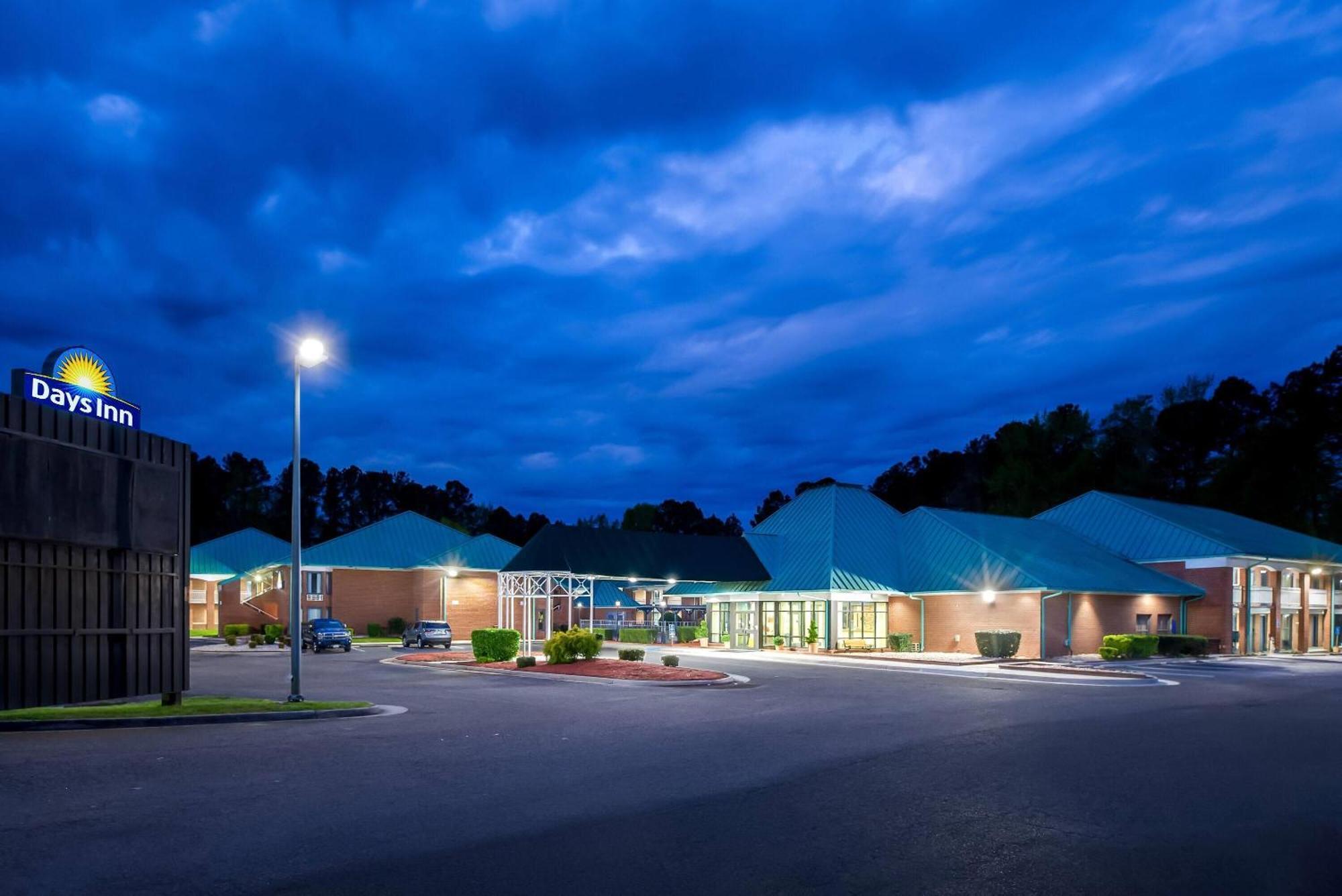 Days Inn By Wyndham Petersburg/South Fort Lee Eksteriør bilde