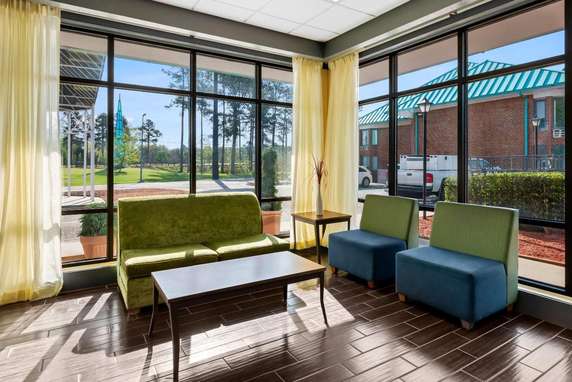 Days Inn By Wyndham Petersburg/South Fort Lee Eksteriør bilde