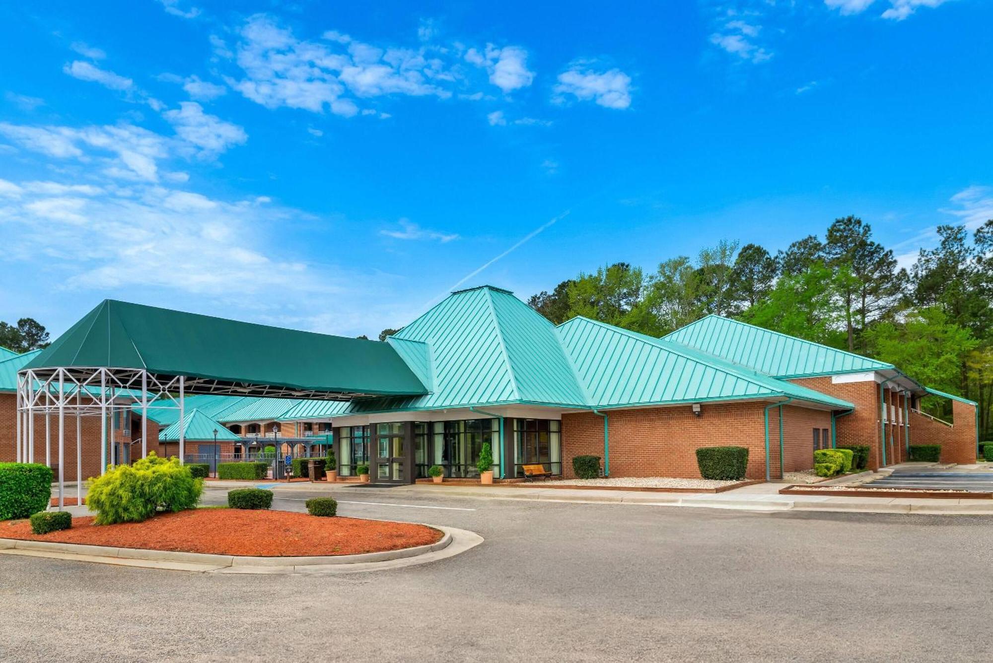 Days Inn By Wyndham Petersburg/South Fort Lee Eksteriør bilde