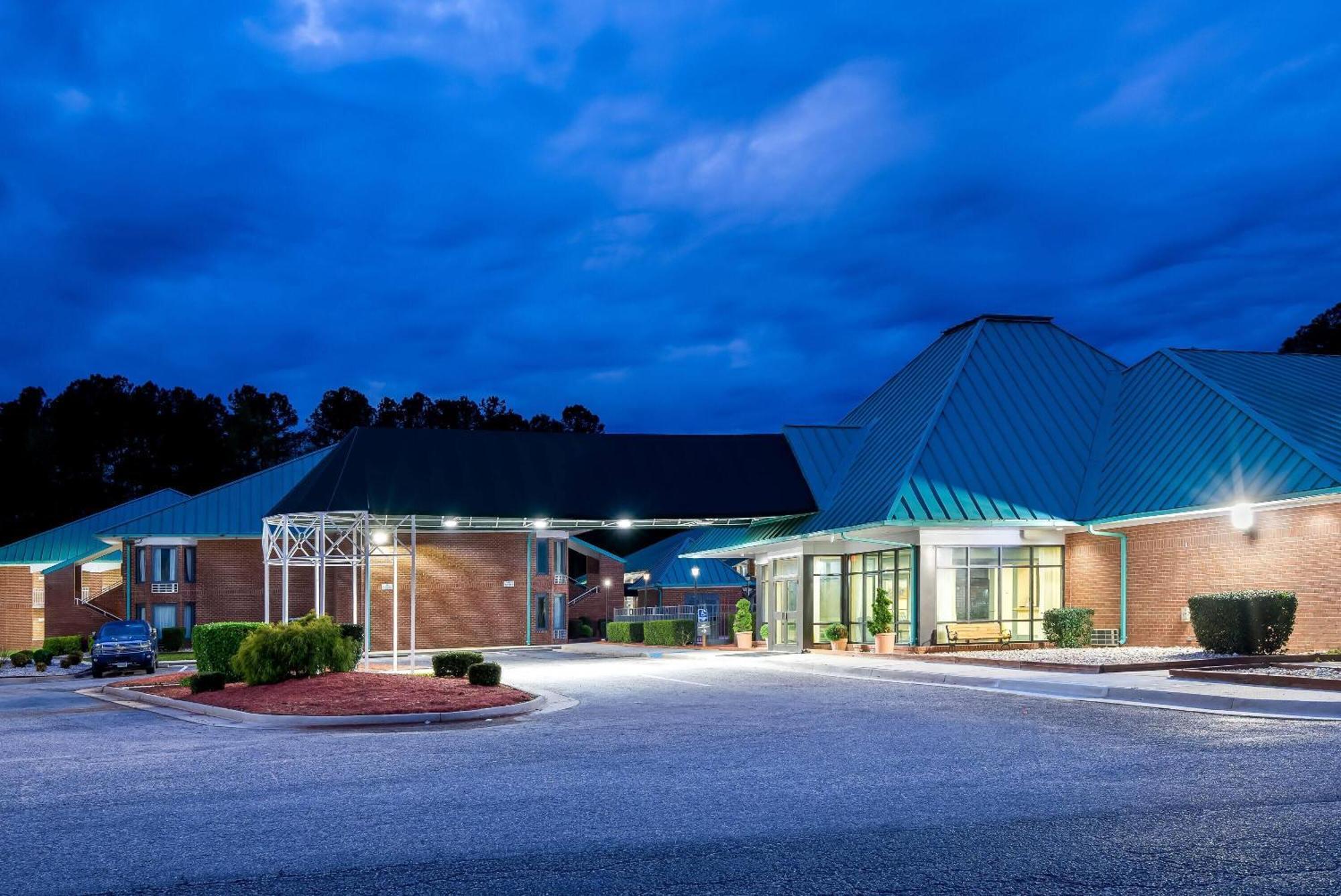 Days Inn By Wyndham Petersburg/South Fort Lee Eksteriør bilde