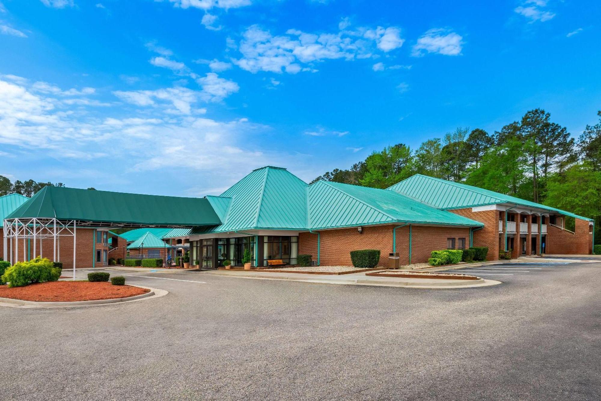 Days Inn By Wyndham Petersburg/South Fort Lee Eksteriør bilde